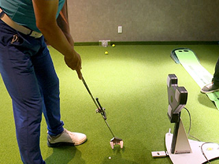 D-stanceclubの科学的ゴルフレッスンでクセ強スイングをチェック！
