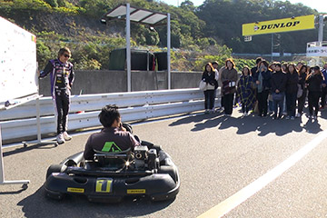 三和サービスグループ 秋のサーキットイベント
女子社員のGT-R nismo 運転体験