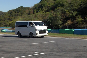 三和サービスグループ 秋のサーキットイベント
女子社員のGT-R nismo 運転体験