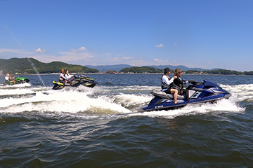 三和サービスマリン部に立浪和義&加藤愛が参加