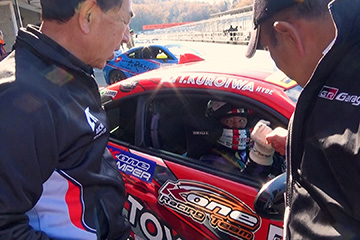 GR86/BRZ Cup 最終戦岡山 黒岩 vs 山﨑武司