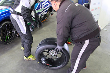 スーパー耐久 最終戦富士 愛知トヨタのメカニック体験 884号車がST-4クラスチャンピオン！