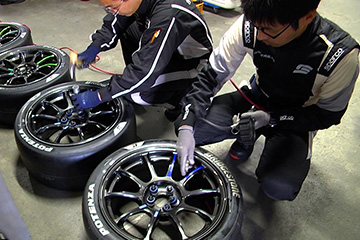 スーパー耐久 最終戦富士 愛知トヨタのメカニック体験 884号車がST-4クラスチャンピオン！