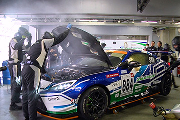 スーパー耐久 最終戦富士 愛知トヨタのメカニック体験 884号車がST-4クラスチャンピオン！
