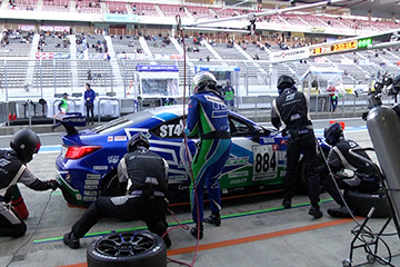 スーパー耐久 最終戦富士 愛知トヨタのメカニック体験 884号車がST-4クラスチャンピオン！