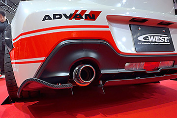 C-WEST ブース& C-WEST GIRLS